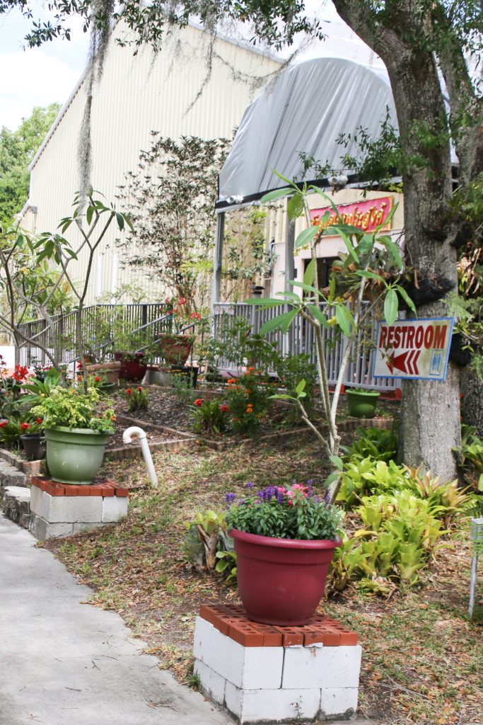 A sign points to the restrooms in the Tampa Thai Temple