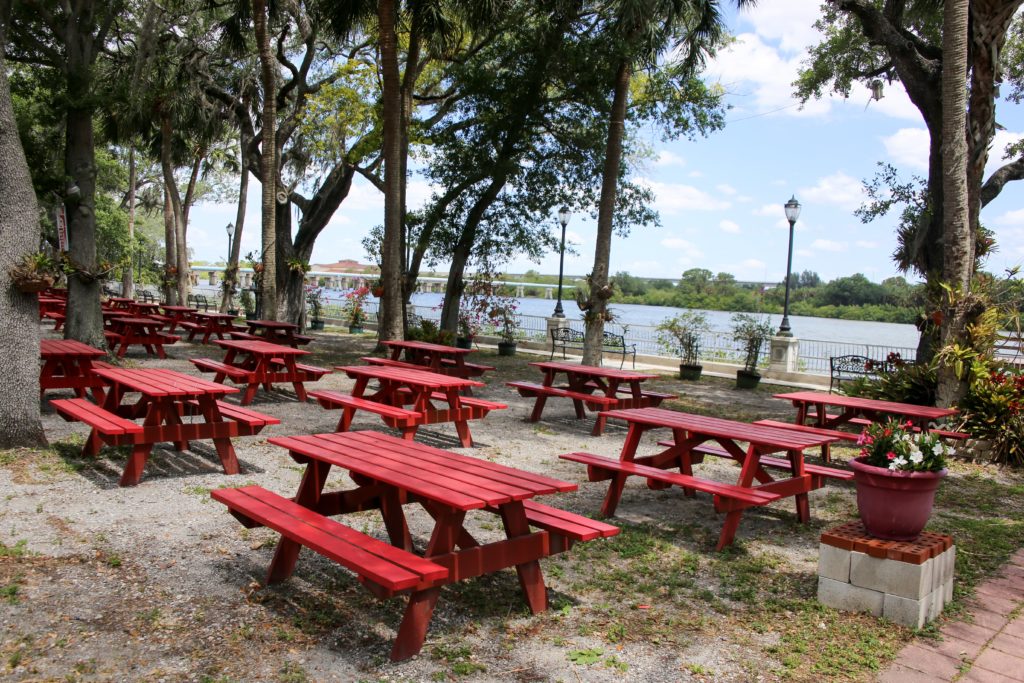 Picnic Area Thai temple Tampa Wat Mongkolratanaram