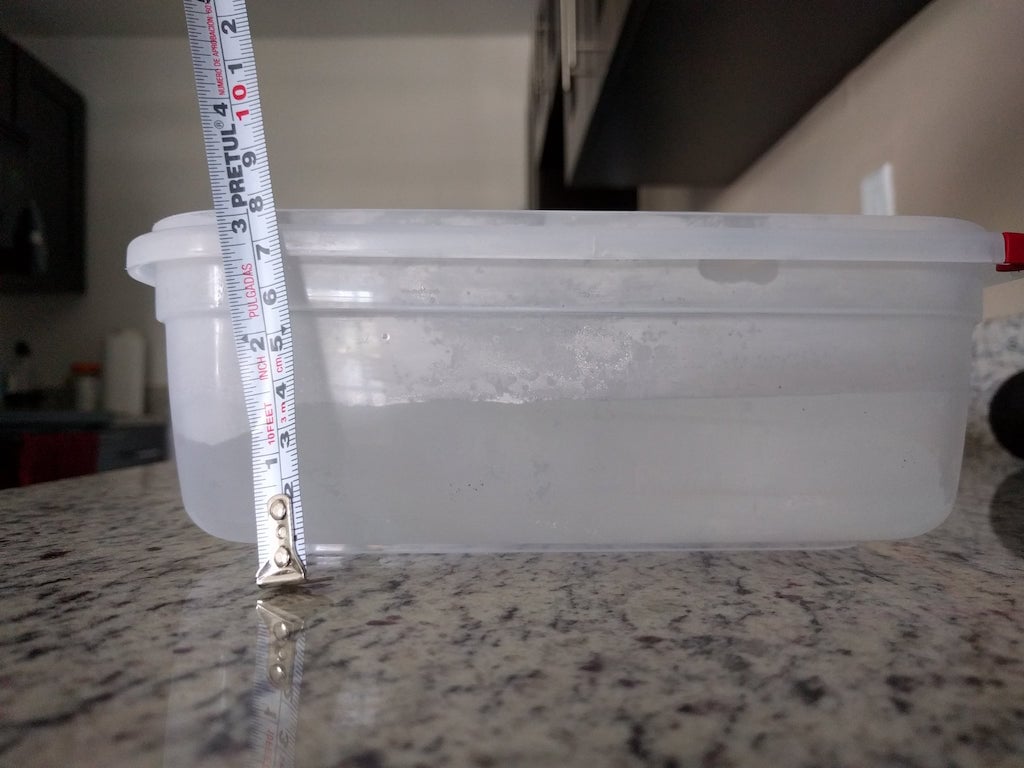 https://www.florida-guidebook.com/wp-content/uploads/block-ice-mold-water-freezer-measure.jpg