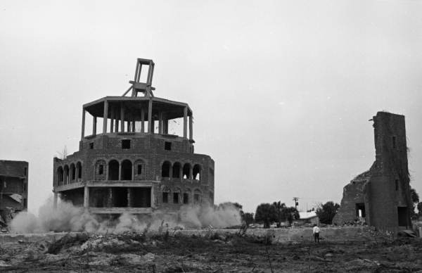 The John Ringling Hotel on Longboat Key being demolished. It was also known as the "Ghost Hotel".